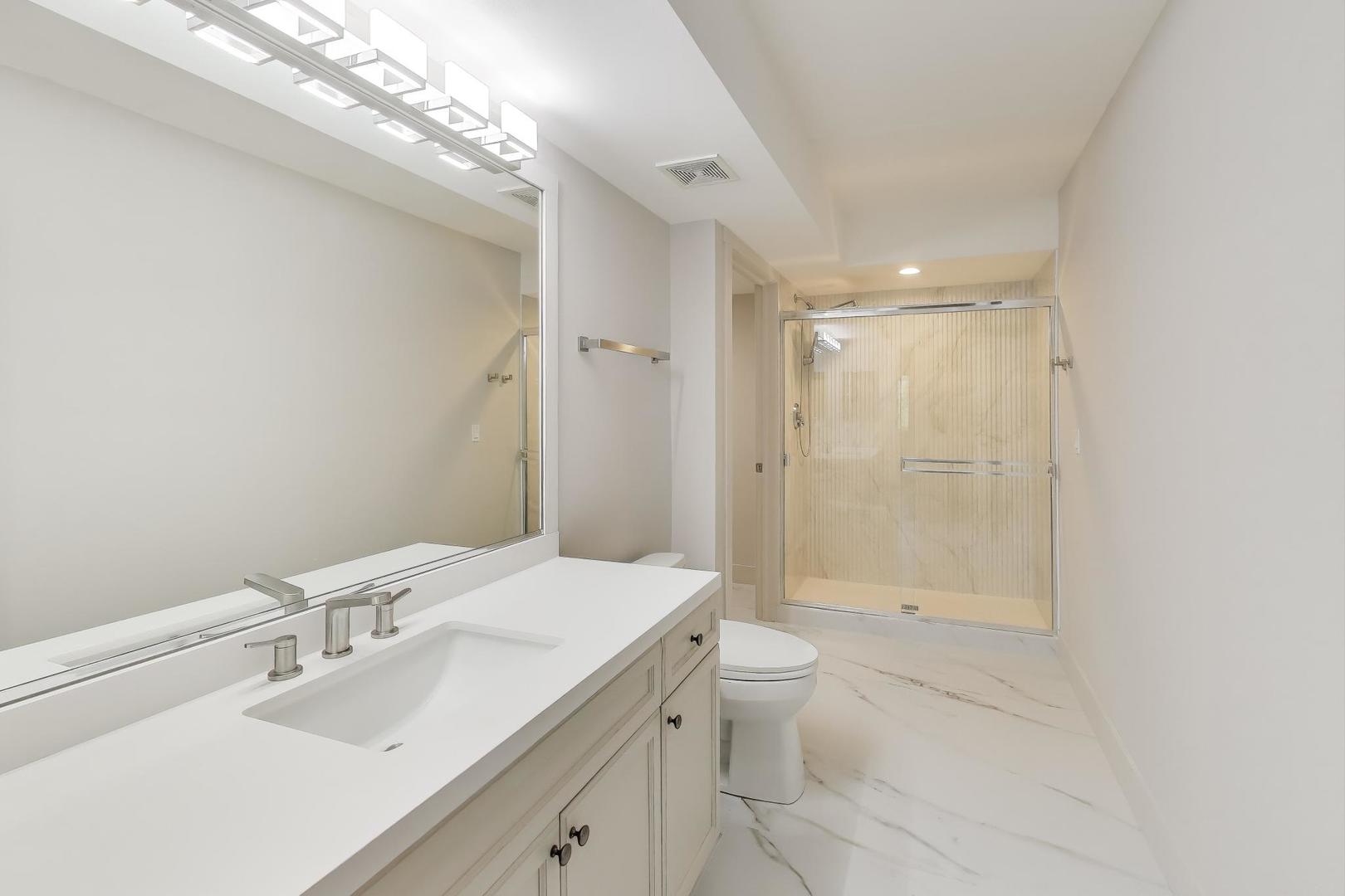 6815 N Milwaukee Avenue #506, Niles, IL 60714