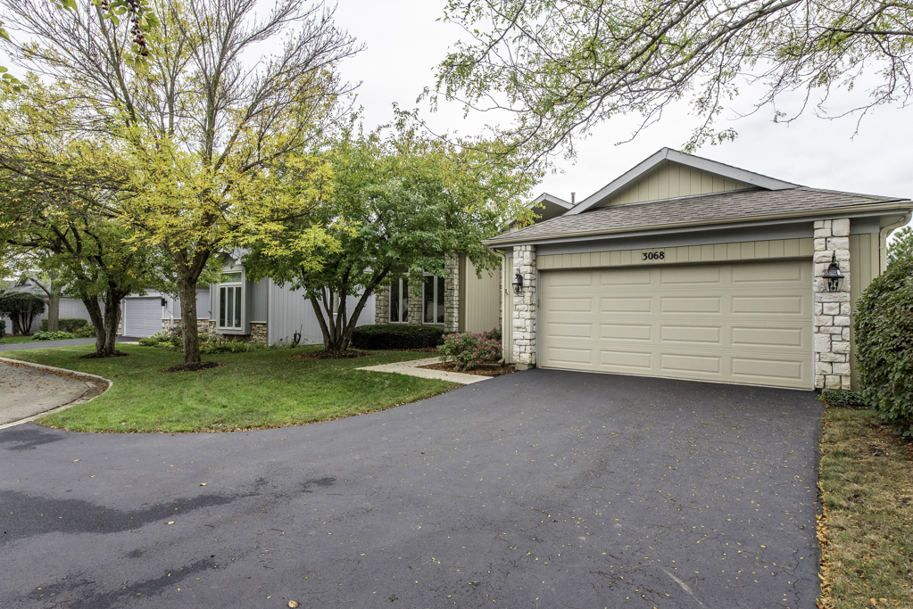 3068 N Southern Hills Drive, Wadsworth, IL 60083