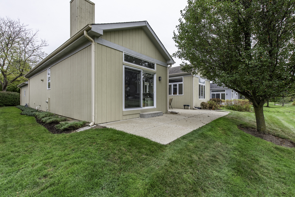 3068 N Southern Hills Drive, Wadsworth, IL 60083