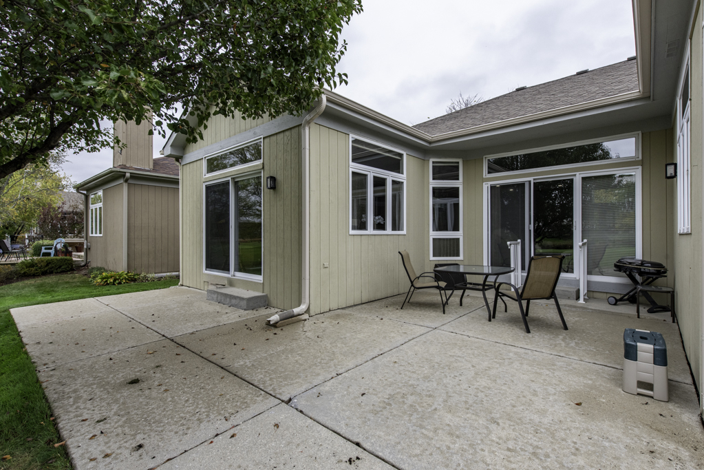 3068 N Southern Hills Drive, Wadsworth, IL 60083