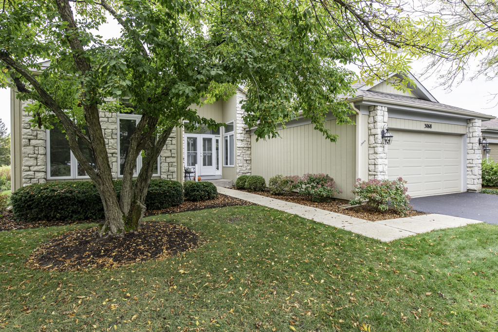 3068 N Southern Hills Drive, Wadsworth, IL 60083