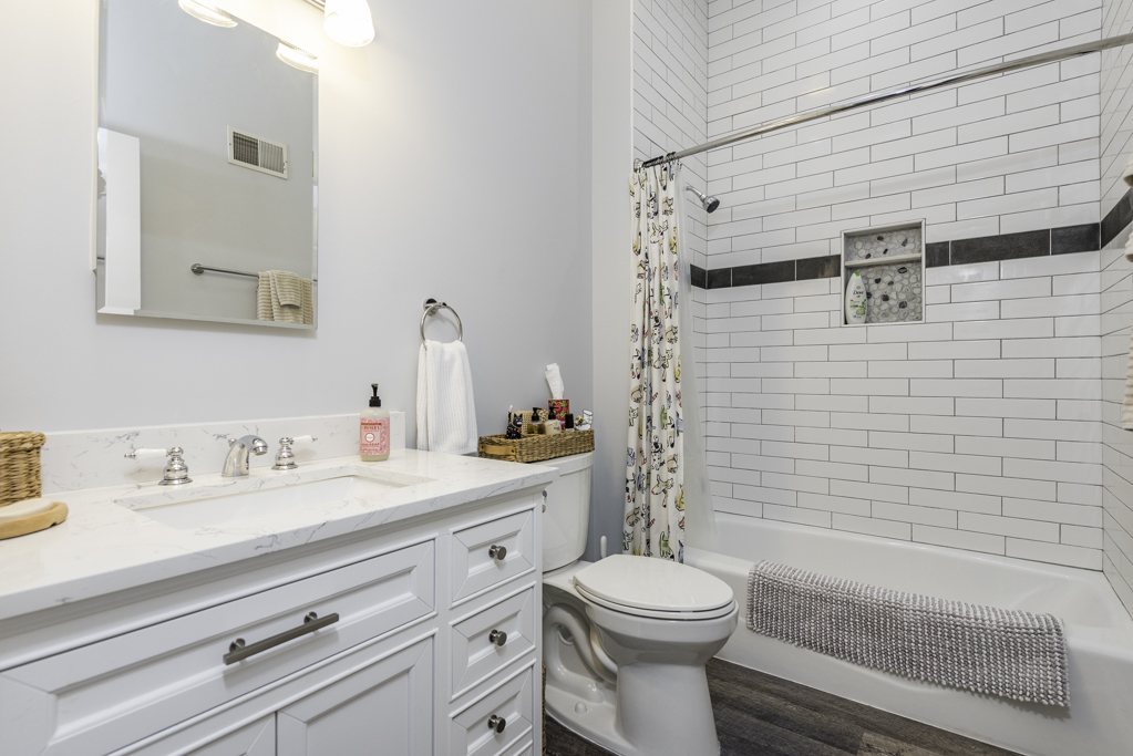 3068 N Southern Hills Drive, Wadsworth, IL 60083