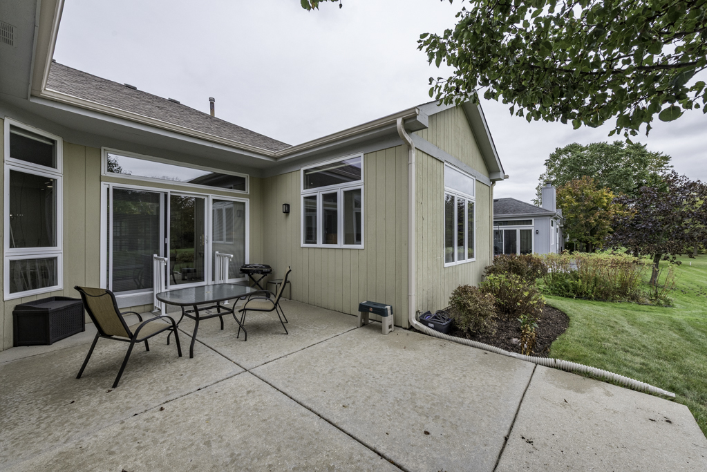 3068 N Southern Hills Drive, Wadsworth, IL 60083