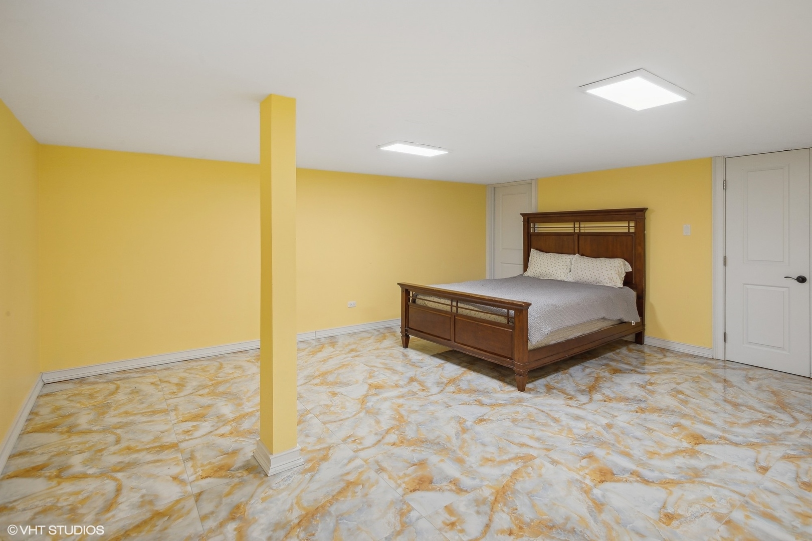 46 Hamilton Lane, Oak Brook, IL 60523