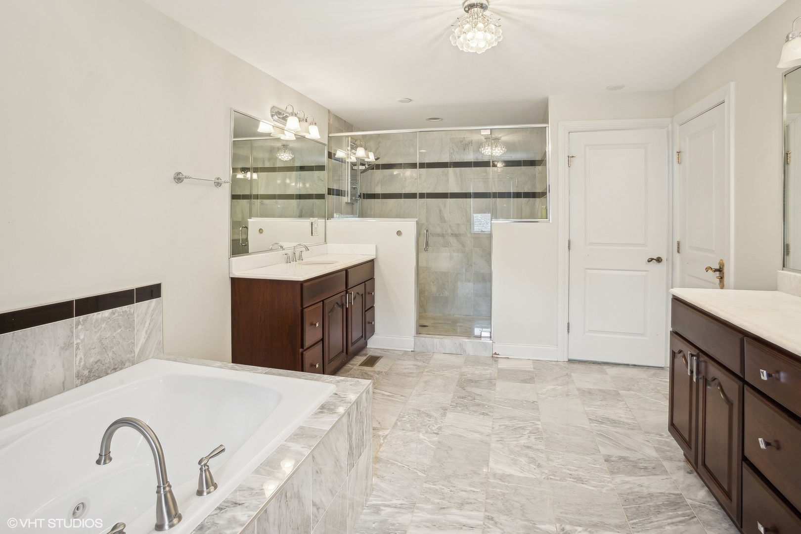 46 Hamilton Lane, Oak Brook, IL 60523