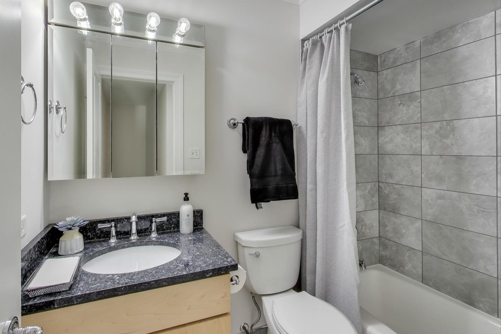 404 Tracy Terrace, Des Plaines, IL 60016