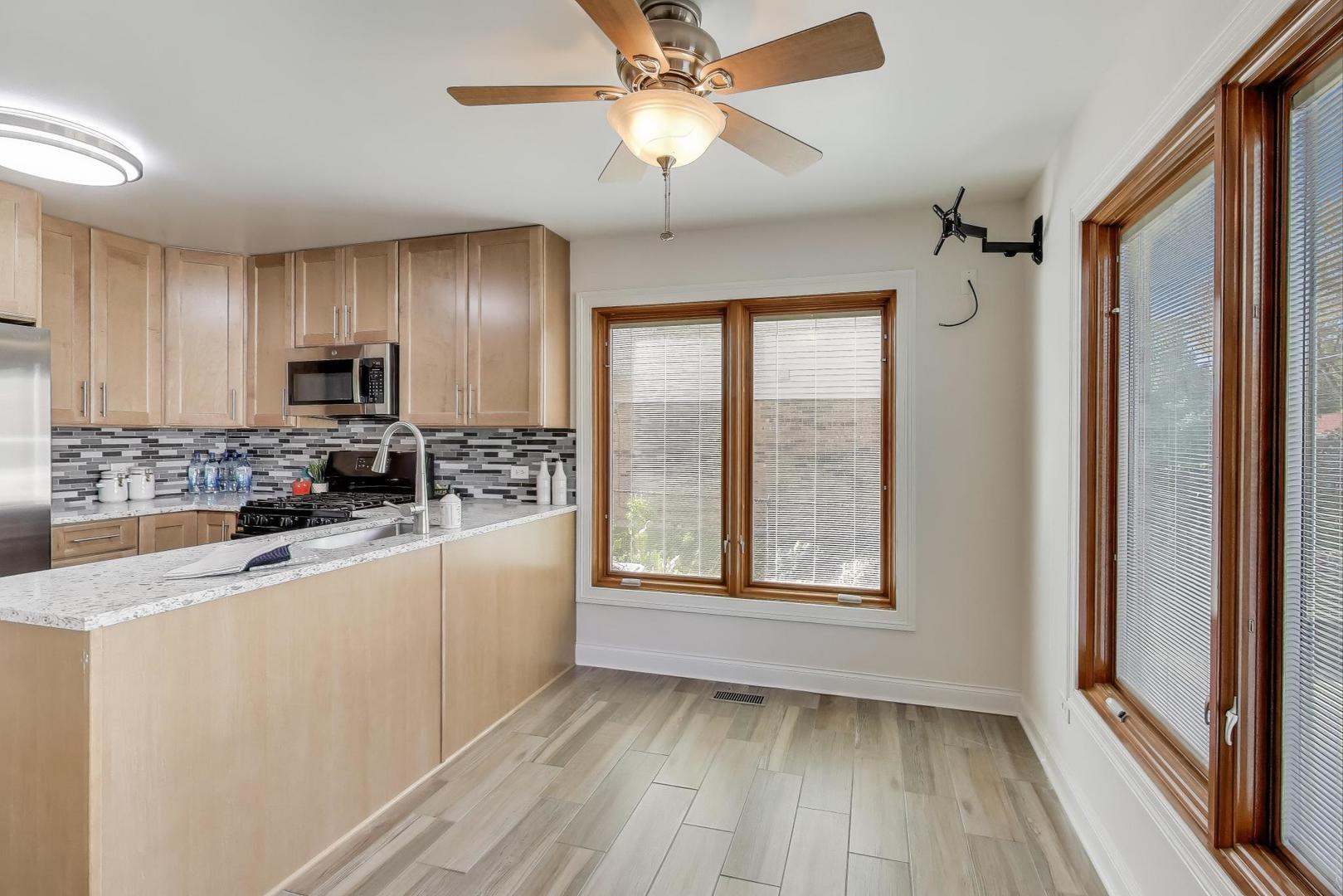 404 Tracy Terrace, Des Plaines, IL 60016