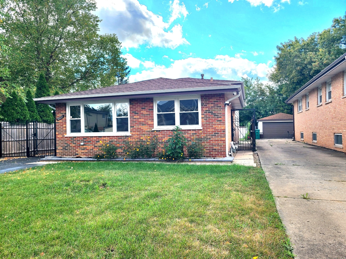 6437 W 82nd Street, Burbank, IL 60459