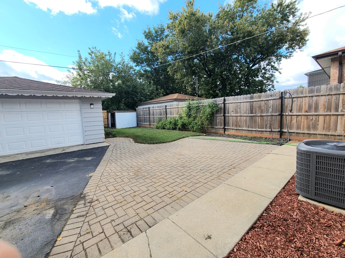 6437 W 82nd Street, Burbank, IL 60459