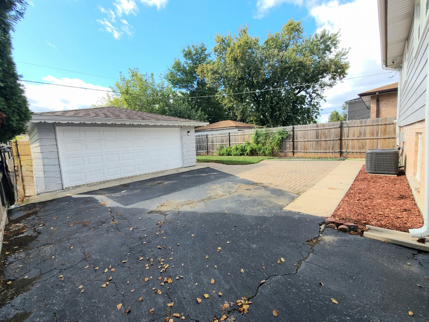 6437 W 82nd Street, Burbank, IL 60459