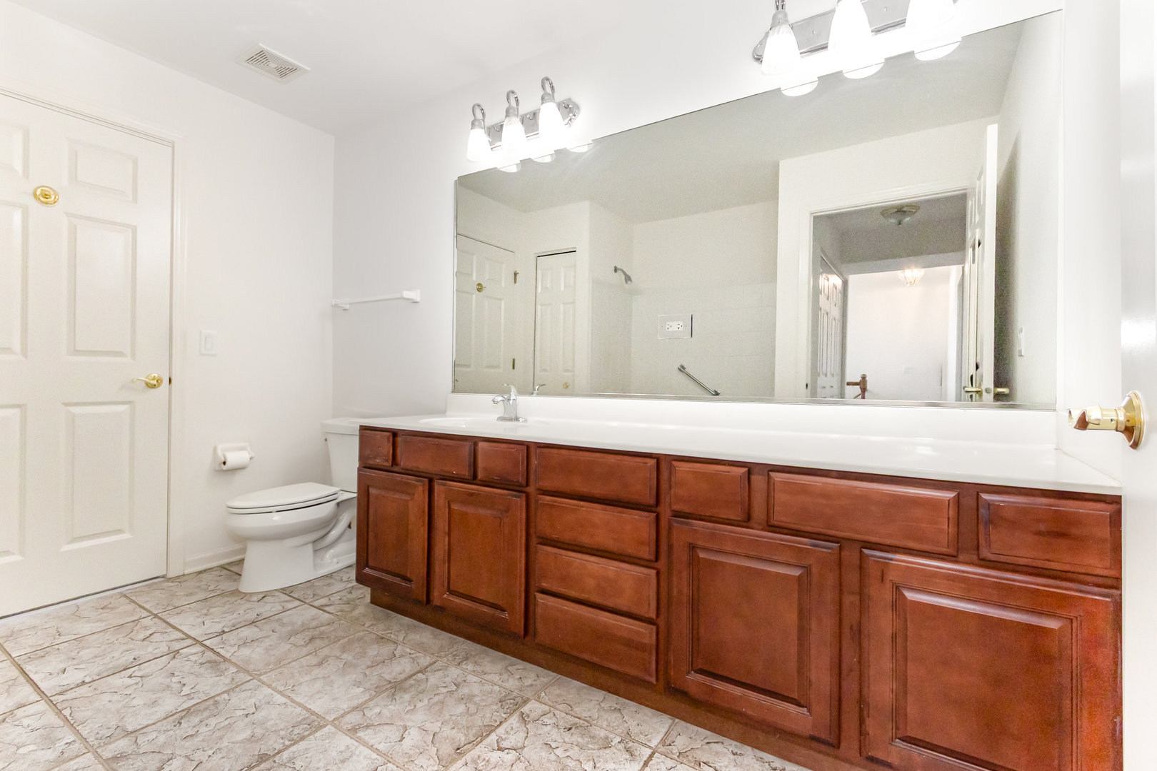 628 Belmont Lane, Carol Stream, IL 60188