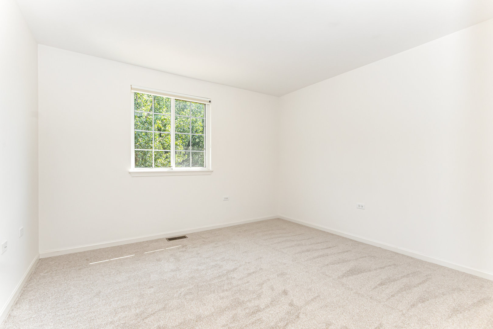 628 Belmont Lane, Carol Stream, IL 60188