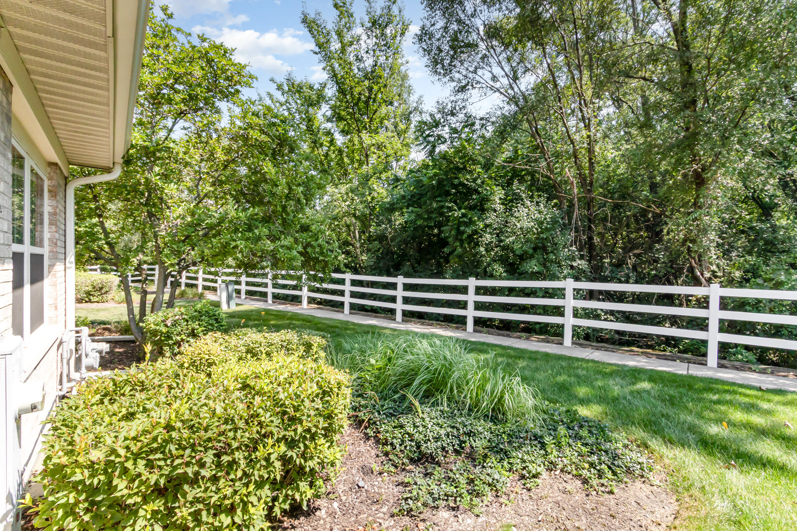 628 Belmont Lane, Carol Stream, IL 60188