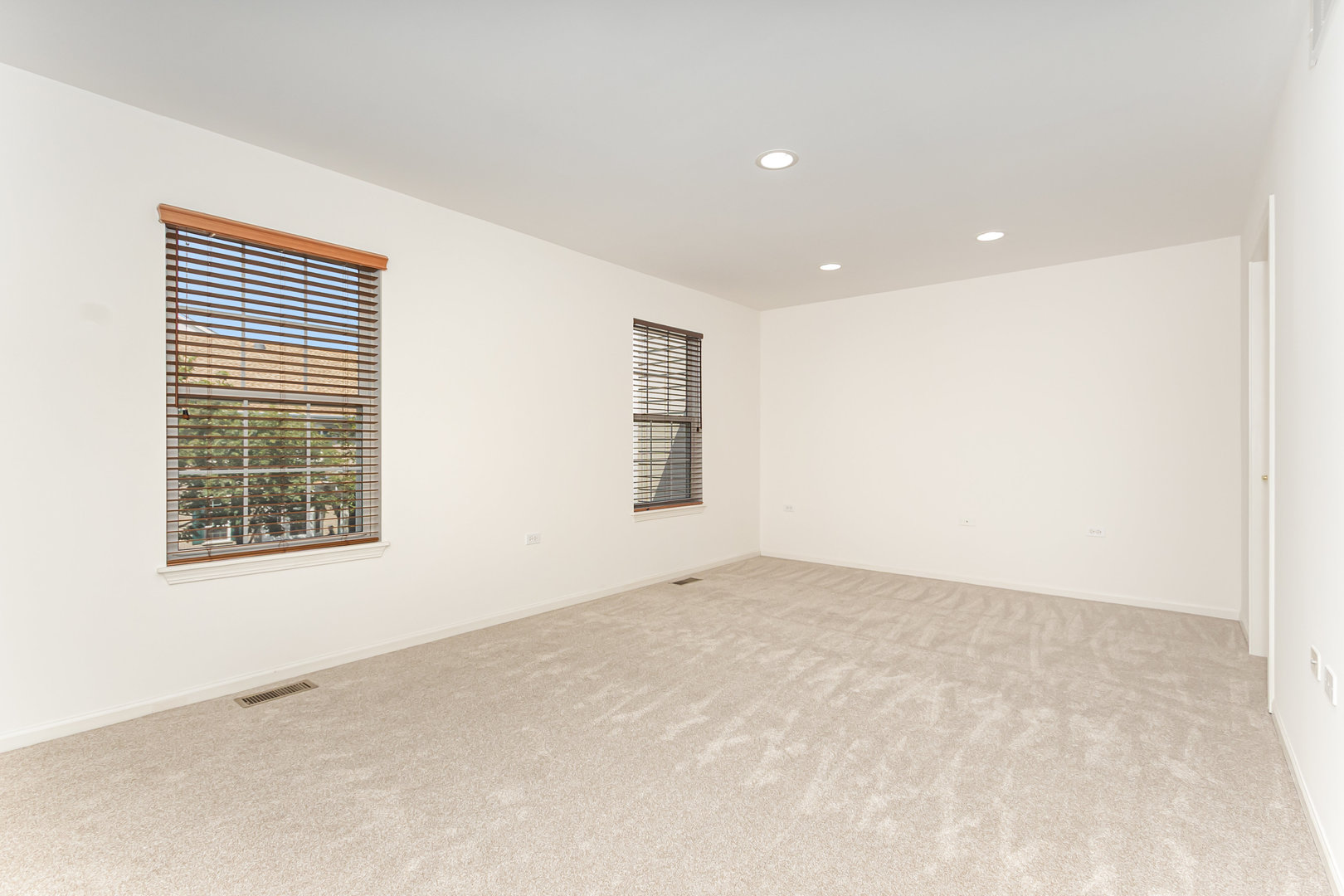 628 Belmont Lane, Carol Stream, IL 60188