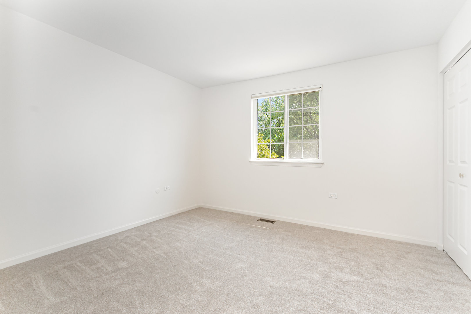 628 Belmont Lane, Carol Stream, IL 60188