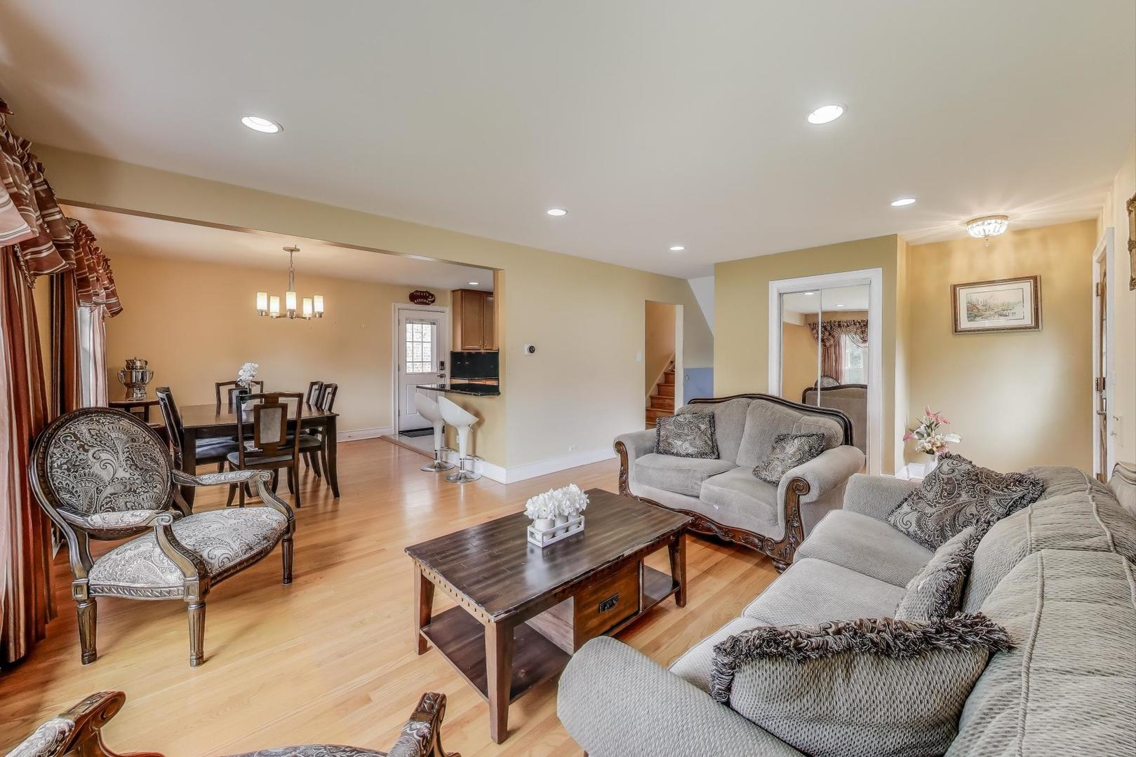 8141 Kenneth Avenue, Skokie, IL 60076