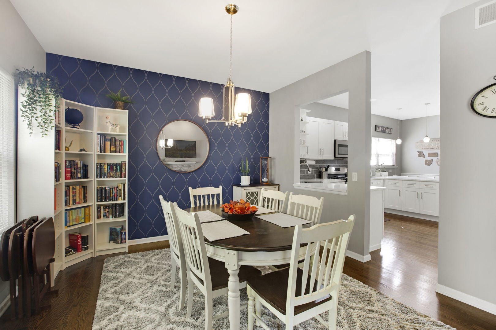 464 N Crooked Lake Lane, Lindenhurst, IL 60046