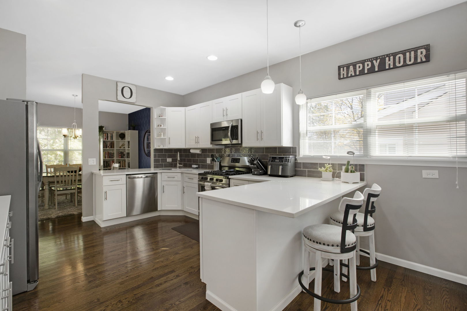 464 N Crooked Lake Lane, Lindenhurst, IL 60046