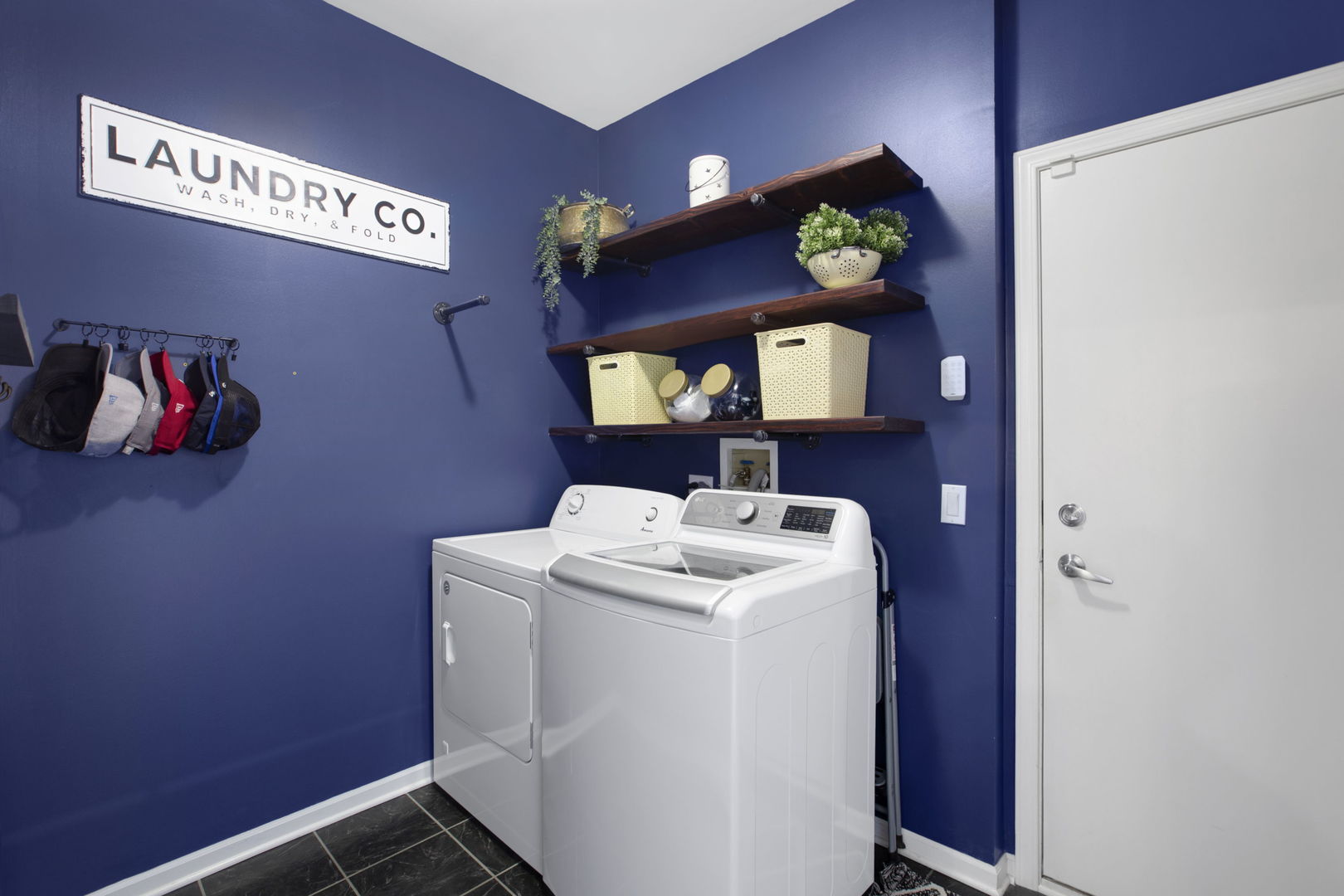 464 N Crooked Lake Lane, Lindenhurst, IL 60046