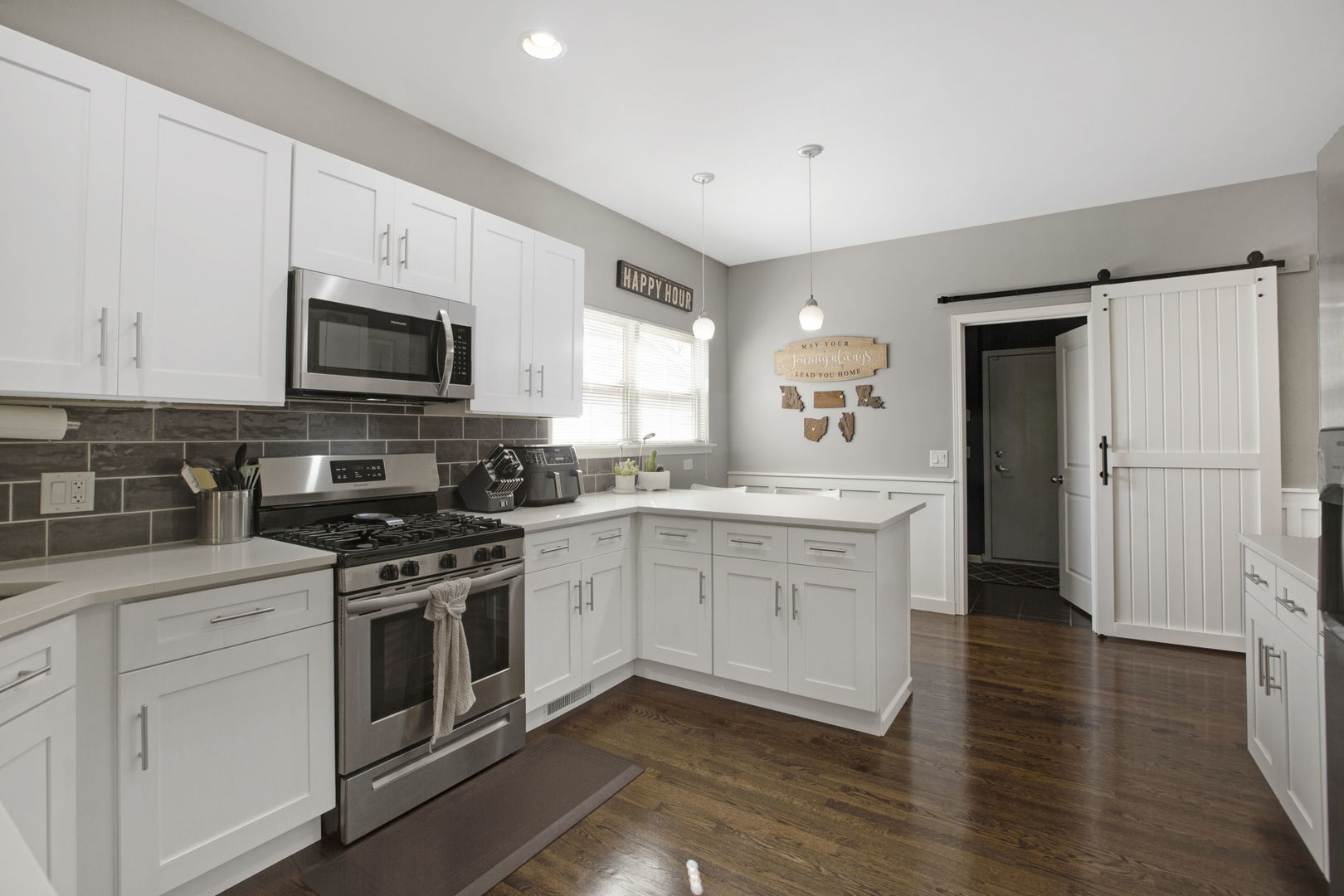 464 N Crooked Lake Lane, Lindenhurst, IL 60046