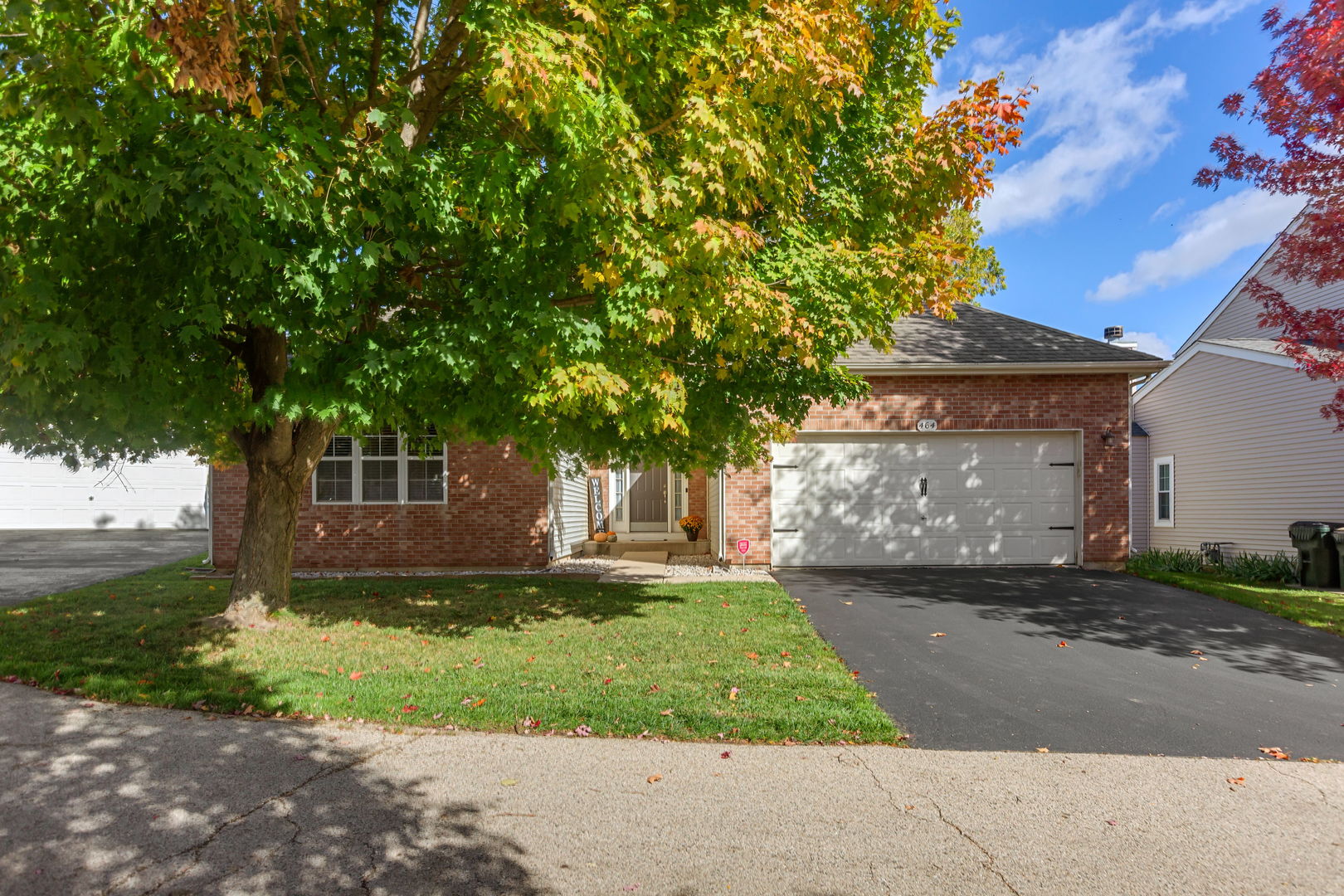 464 N Crooked Lake Lane, Lindenhurst, IL 60046