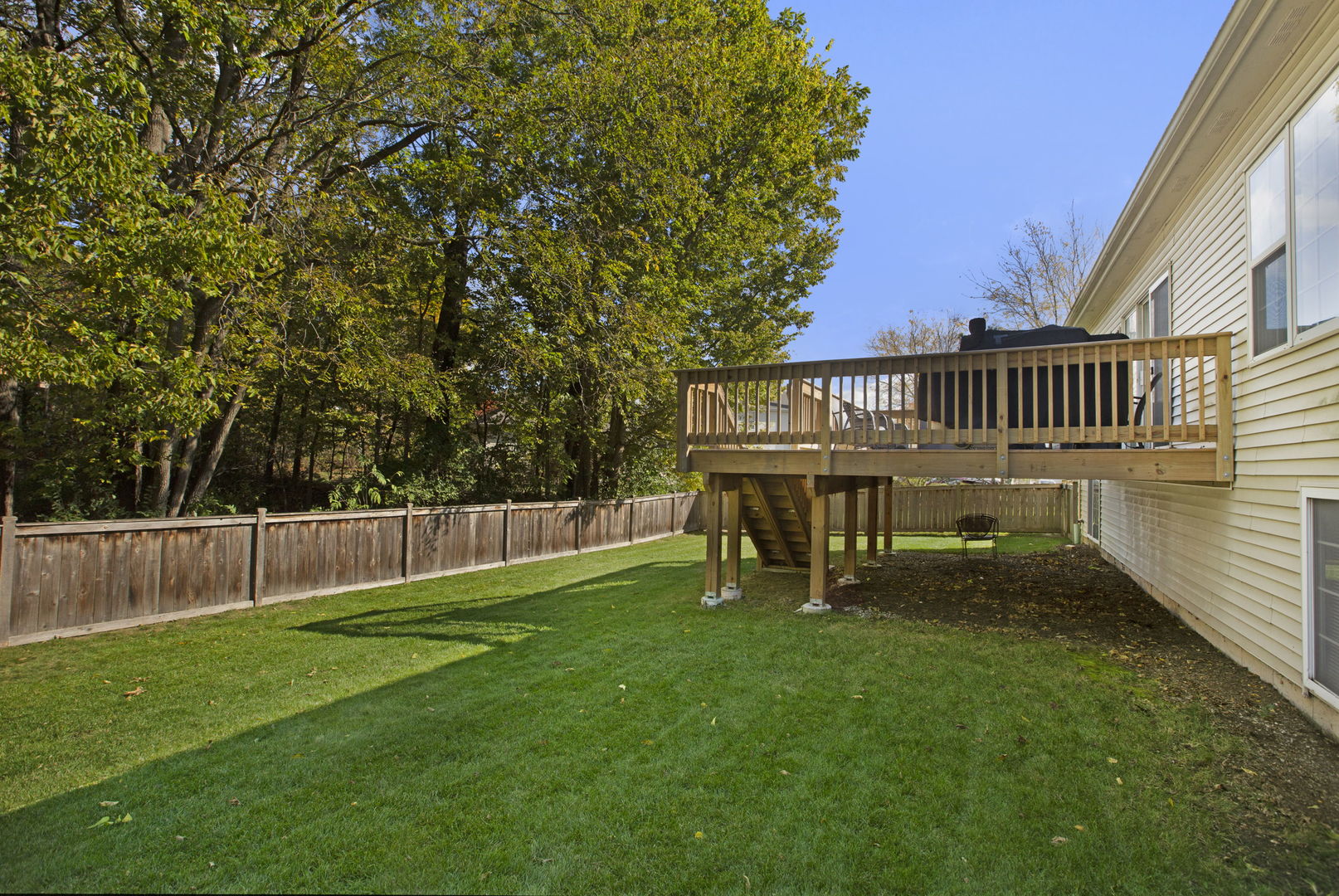 464 N Crooked Lake Lane, Lindenhurst, IL 60046