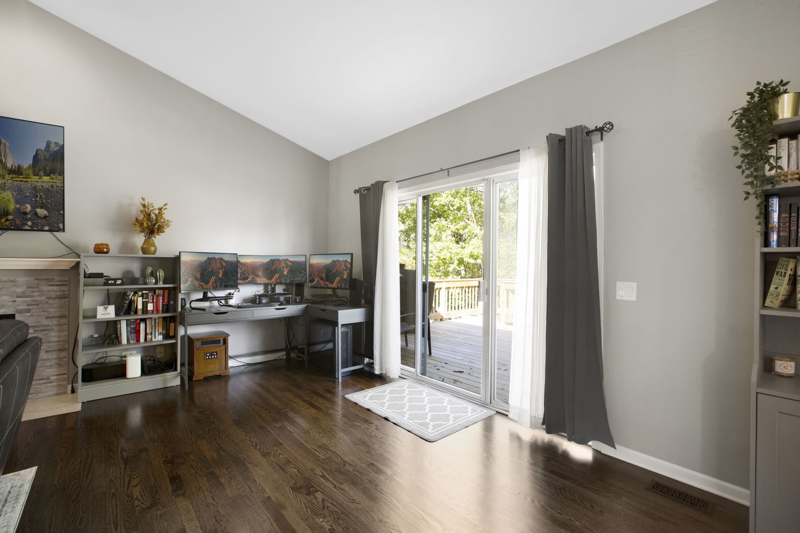 464 N Crooked Lake Lane, Lindenhurst, IL 60046