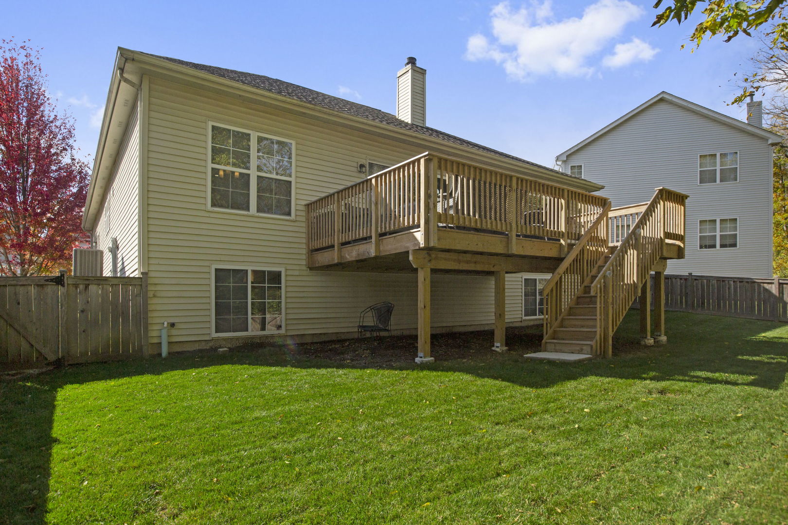 464 N Crooked Lake Lane, Lindenhurst, IL 60046