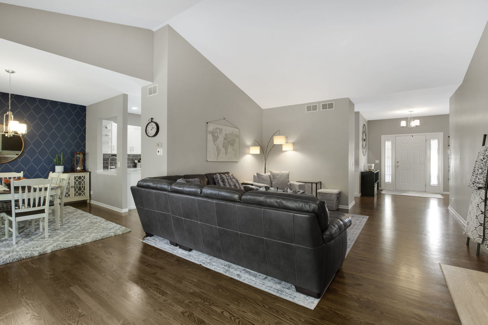 464 N Crooked Lake Lane, Lindenhurst, IL 60046