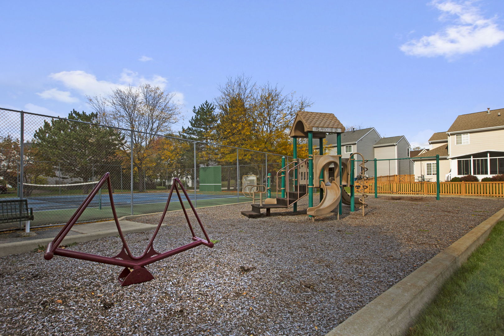 464 N Crooked Lake Lane, Lindenhurst, IL 60046