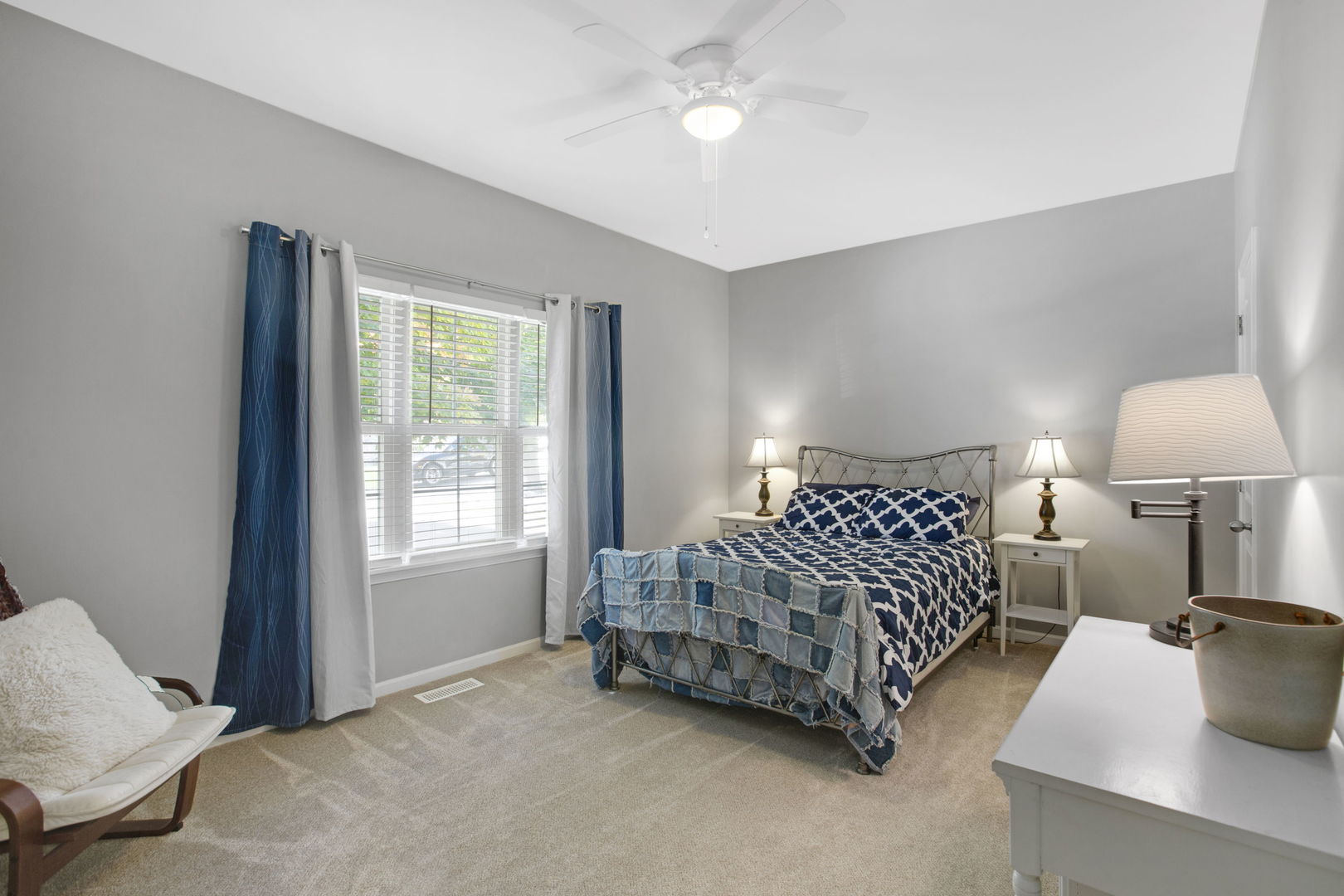 464 N Crooked Lake Lane, Lindenhurst, IL 60046