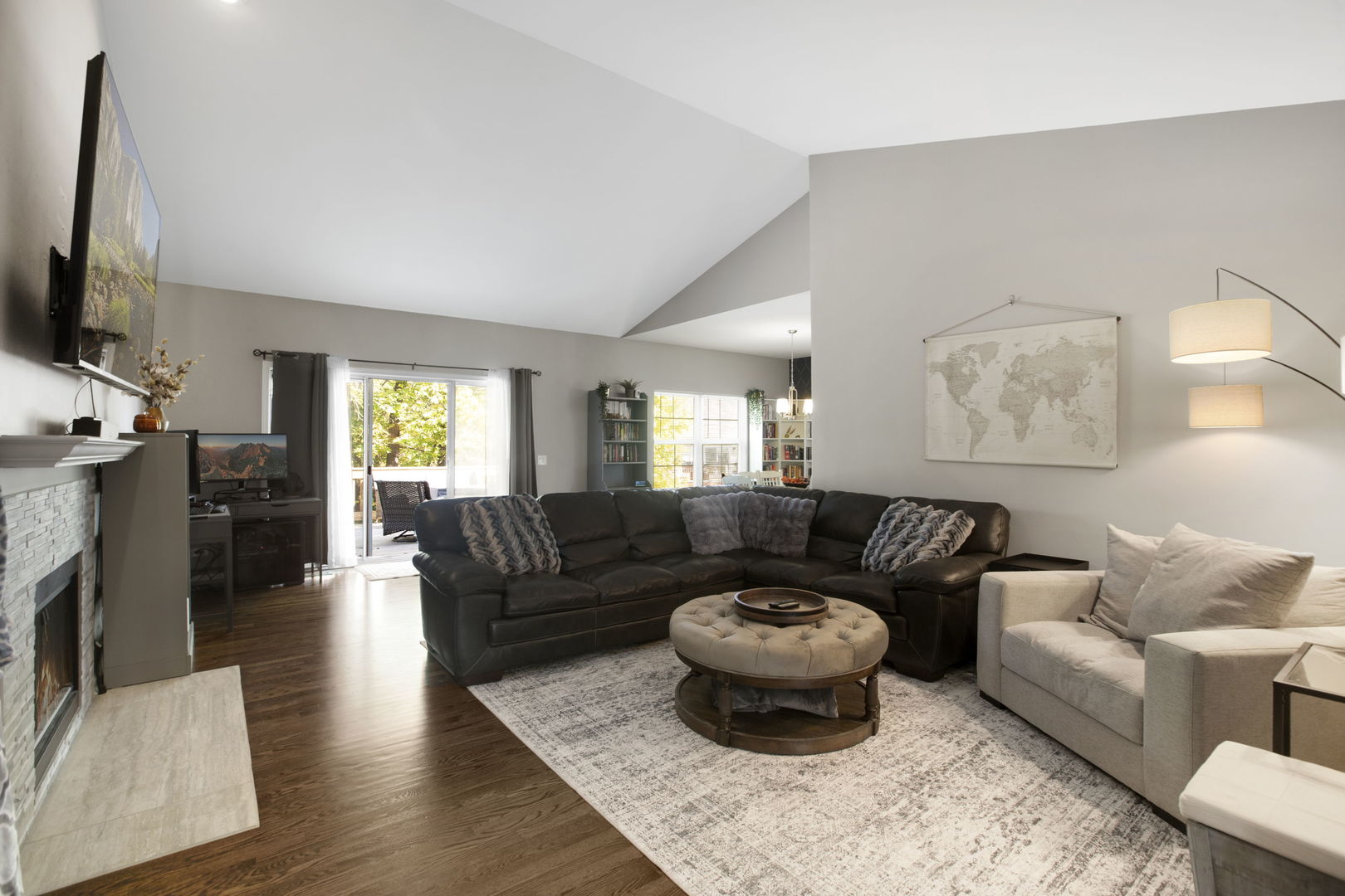 464 N Crooked Lake Lane, Lindenhurst, IL 60046