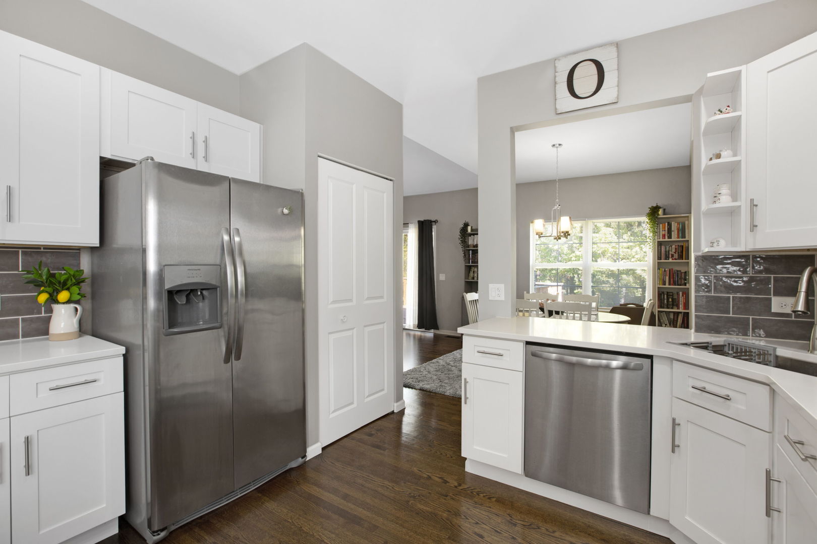 464 N Crooked Lake Lane, Lindenhurst, IL 60046