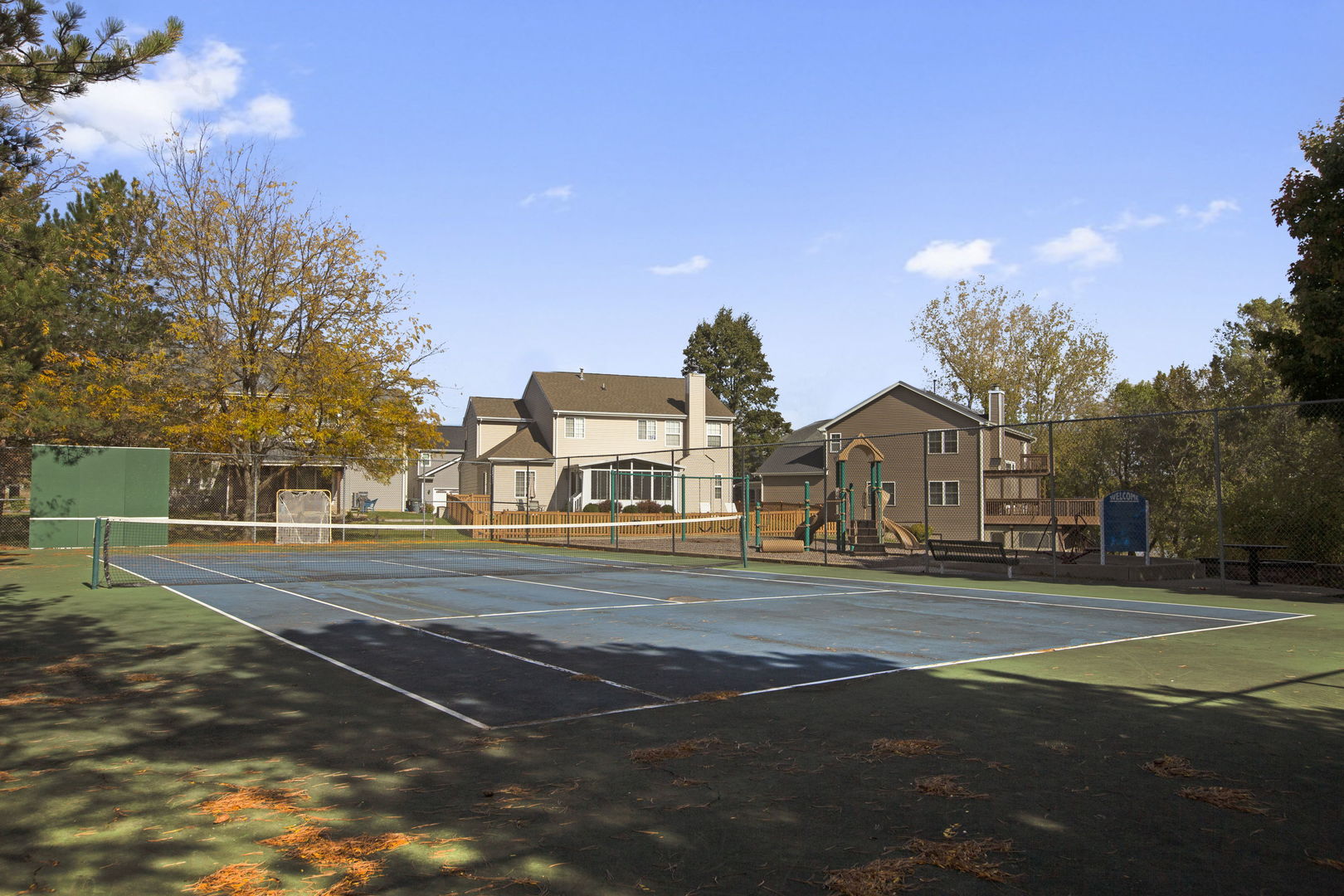 464 N Crooked Lake Lane, Lindenhurst, IL 60046