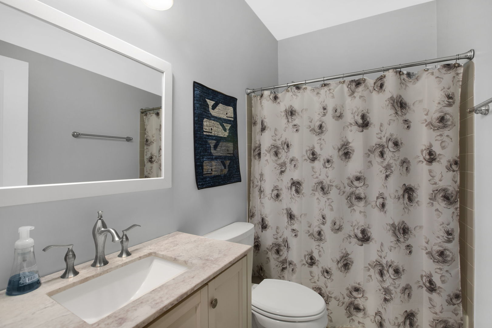 464 N Crooked Lake Lane, Lindenhurst, IL 60046