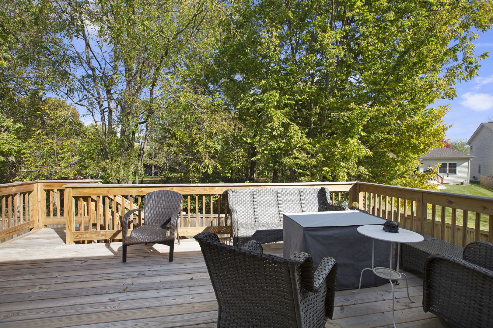 464 N Crooked Lake Lane, Lindenhurst, IL 60046