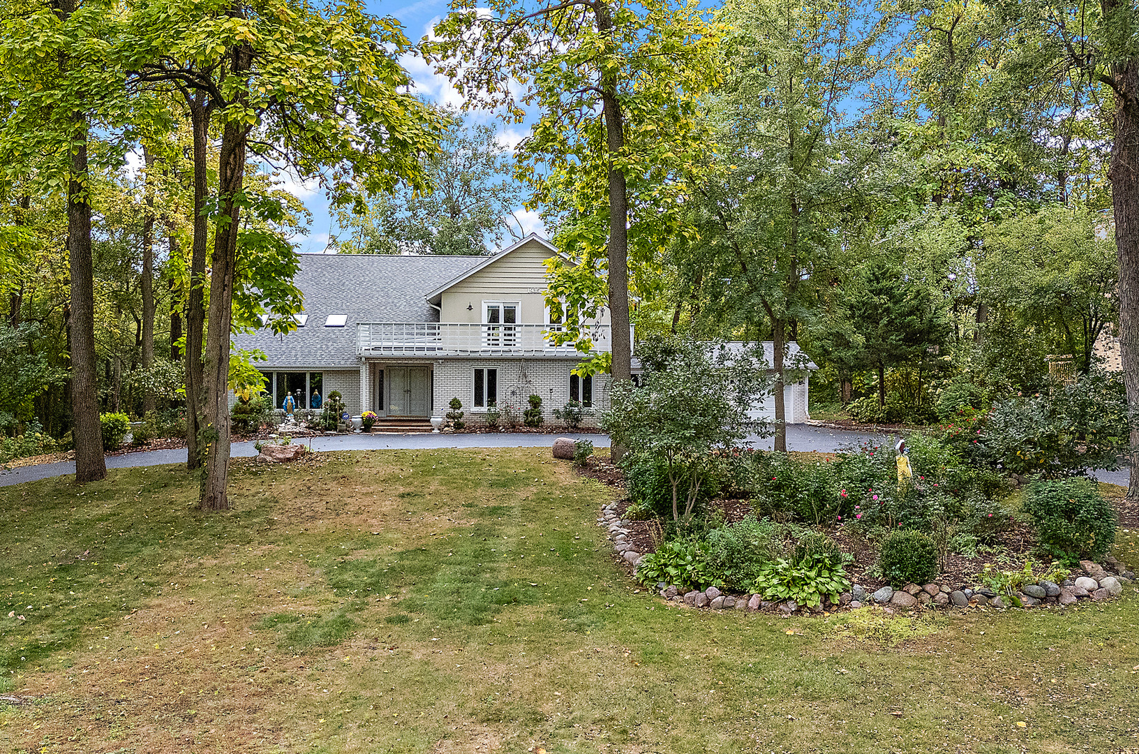 1935 Green Trails Drive, Lisle, IL 60532