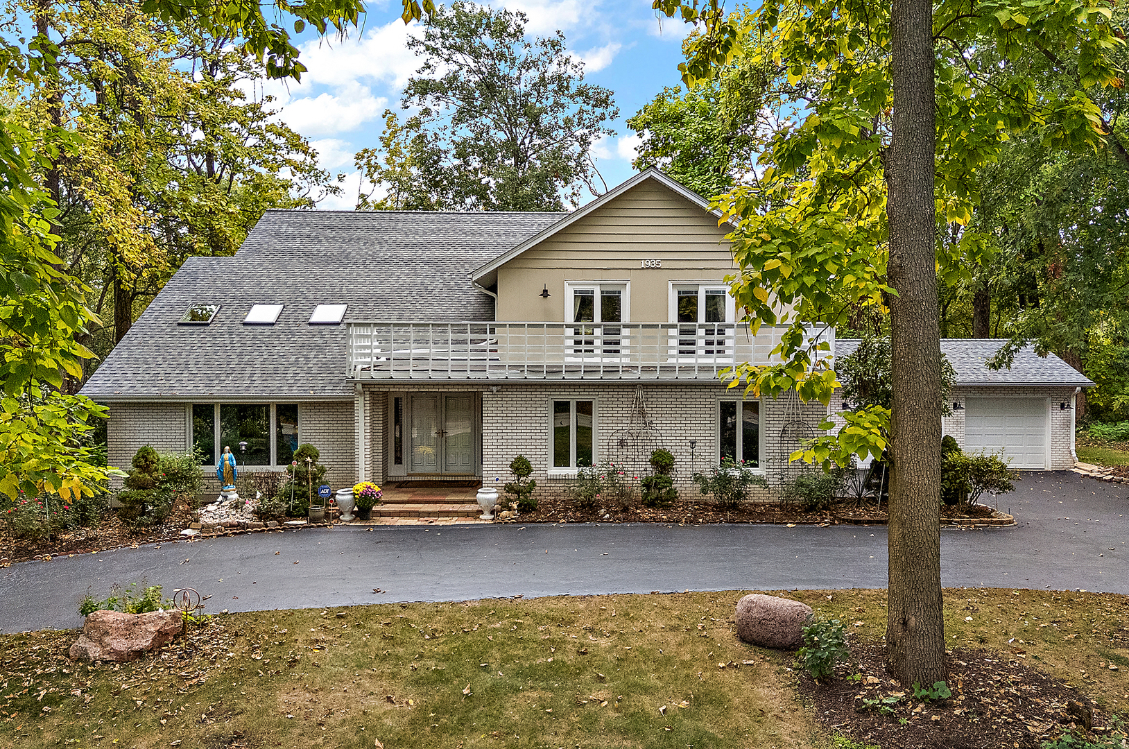 1935 Green Trails Drive, Lisle, IL 60532