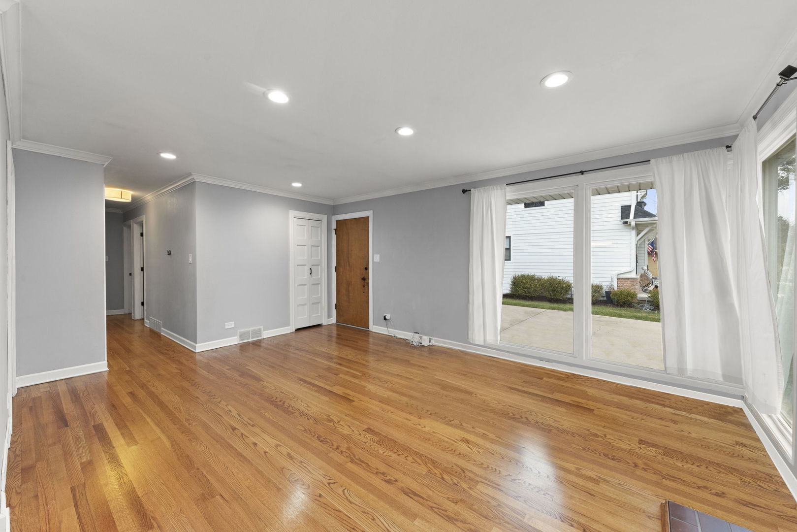 415 E Huntington Lane, Elmhurst, IL 60126