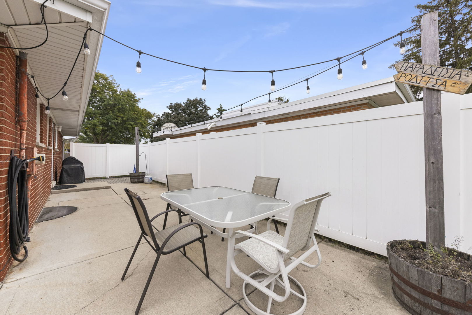 415 E Huntington Lane, Elmhurst, IL 60126