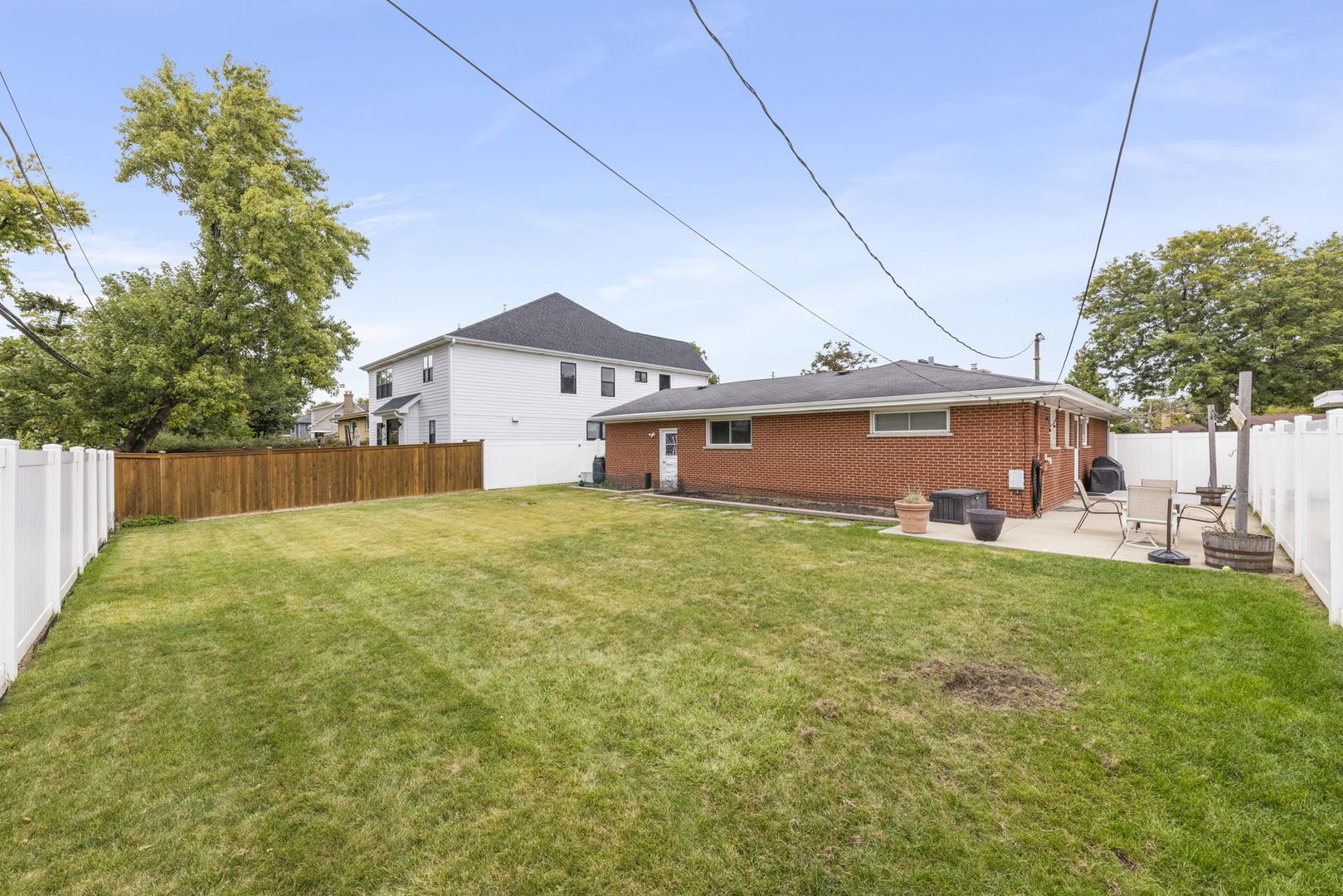 415 E Huntington Lane, Elmhurst, IL 60126