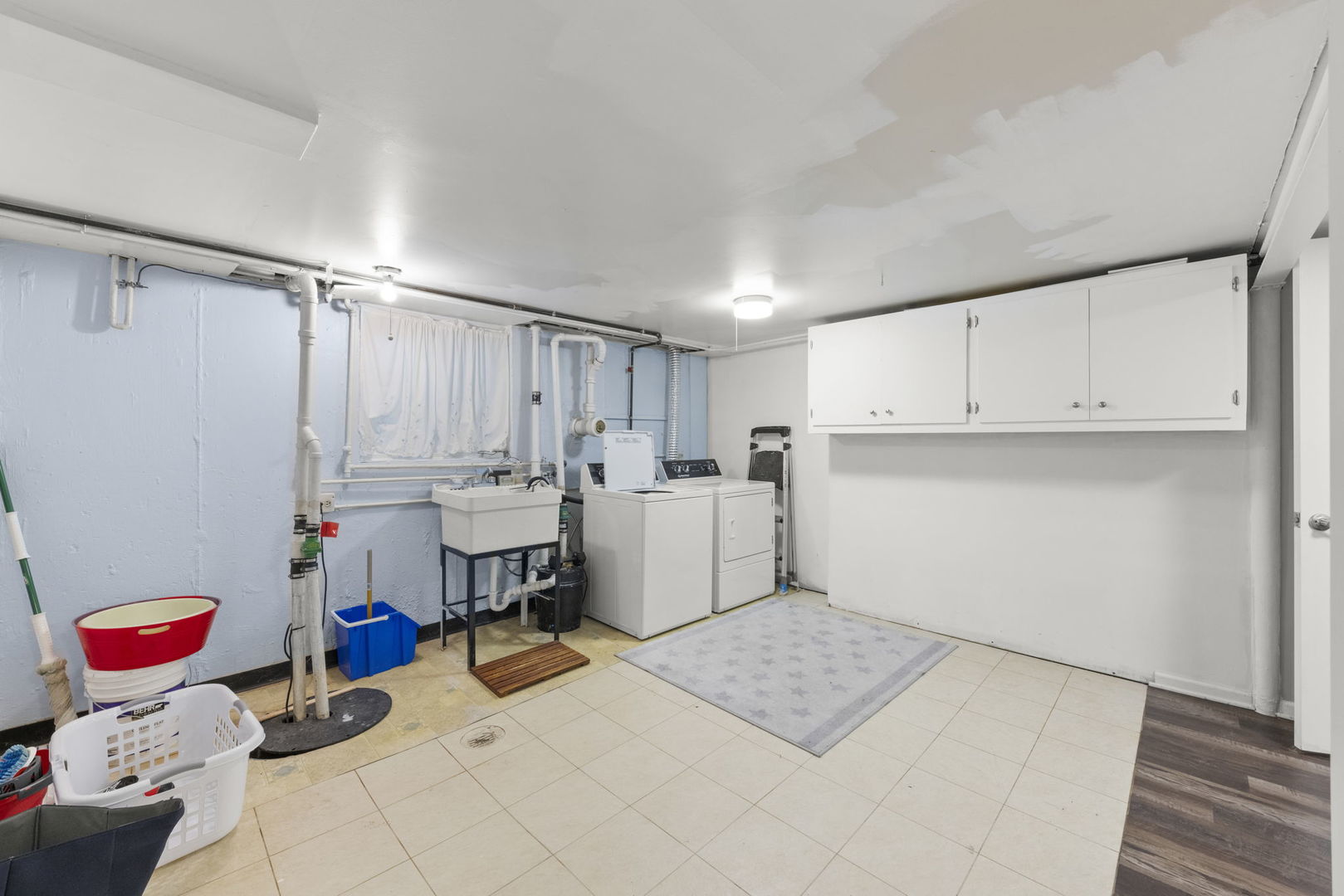 415 E Huntington Lane, Elmhurst, IL 60126