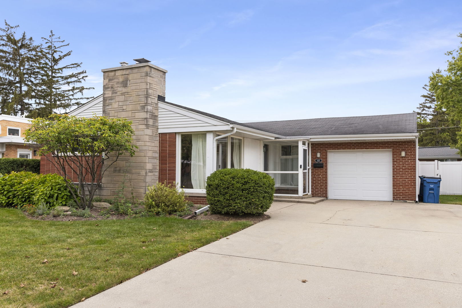 415 E Huntington Lane, Elmhurst, IL 60126