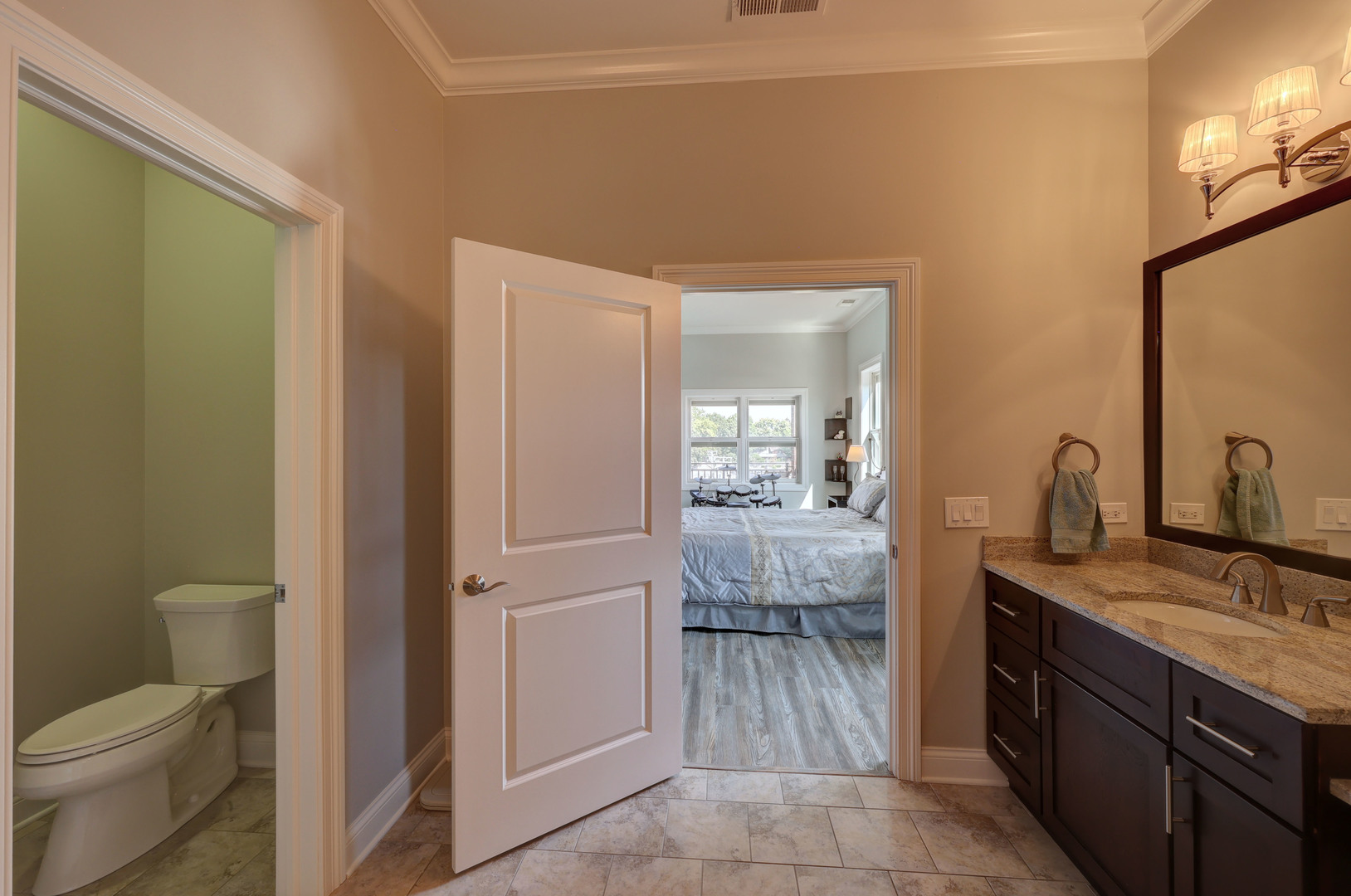 4929 Forest Avenue #4F, Downers Grove, IL 60515