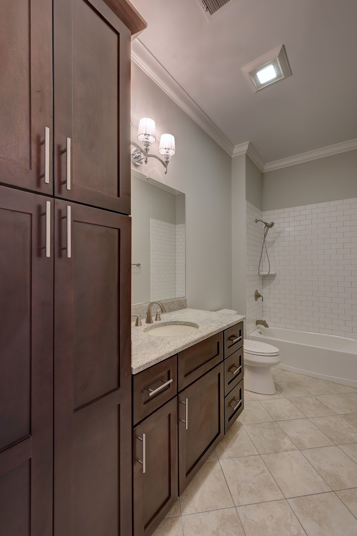 4929 Forest Avenue #4F, Downers Grove, IL 60515