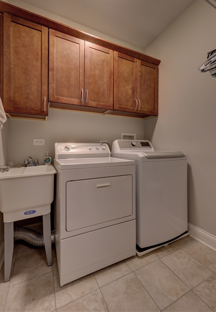 4929 Forest Avenue #4F, Downers Grove, IL 60515