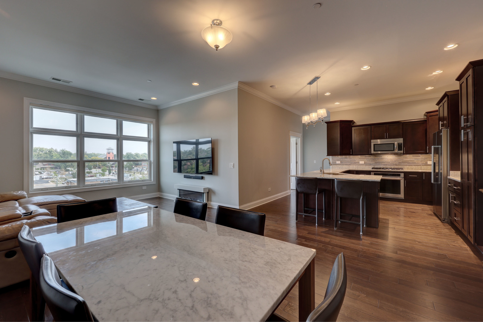 4929 Forest Avenue #4F, Downers Grove, IL 60515