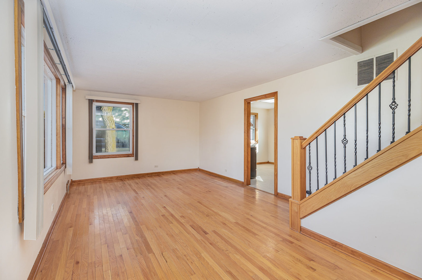 9627 Castello Avenue, Melrose Park, IL 60164