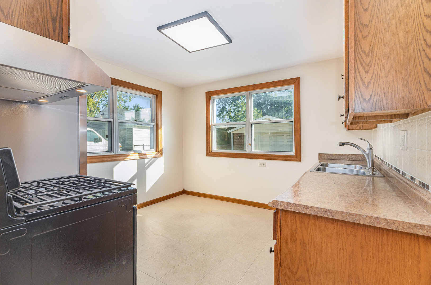 9627 Castello Avenue, Melrose Park, IL 60164