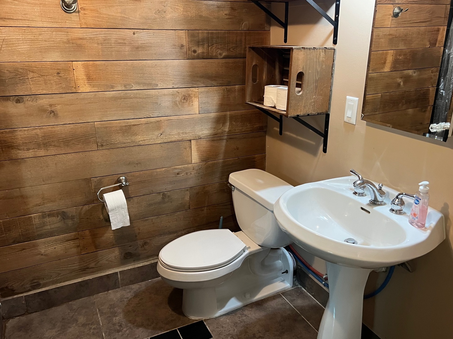 445 S ELLIS Street, Bensenville, IL 60106